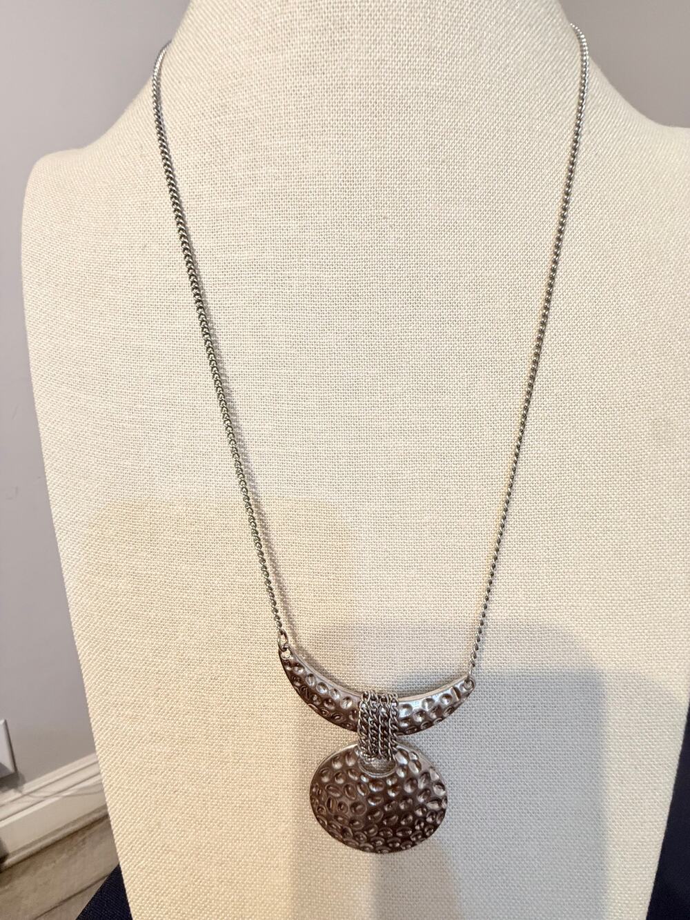Vintage Hammered Disc Pendant Necklace 24” Silver Tone